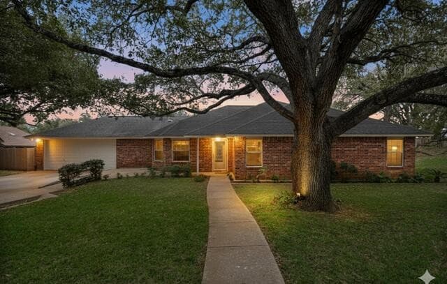 Home for sale at 604 Elm Street in Floresville, TX — photo 2