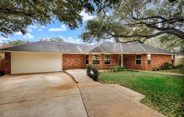 Home for sale at 604 Elm Street in Floresville, TX — photo 3
