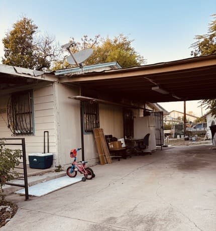 2-bedroom rental at 2033 W Laurel in San Antonio, TX — photo 3