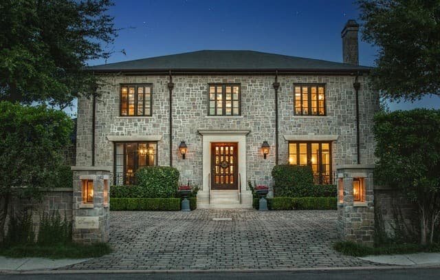5-bedroom rental at 20 Thornhurst in San Antonio, TX — photo 1
