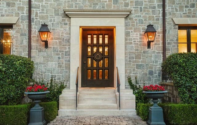5-bedroom rental at 20 Thornhurst in San Antonio, TX — photo 3