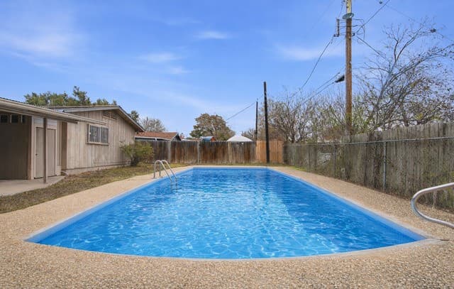 4-bedroom rental at 4106 Monaco Drive in San Antonio, TX — photo 2