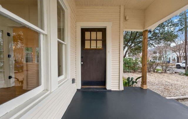 3-bedroom rental at 214 Ira in San Antonio, TX — photo 3