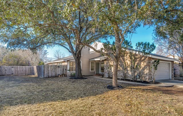3-bedroom rental at 6318 Club Oaks in San Antonio, TX — photo 2