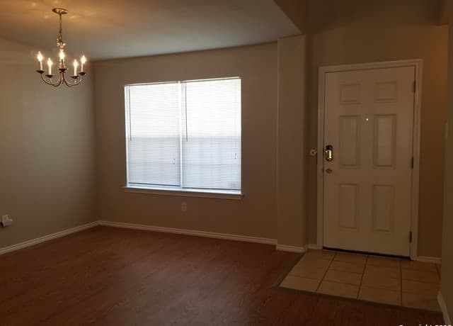4-bedroom rental at 5123 Fountain Hill in San Antonio, TX — photo 2