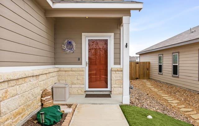 4-bedroom rental at 5831 Hematite Rim in San Antonio, TX — photo 4