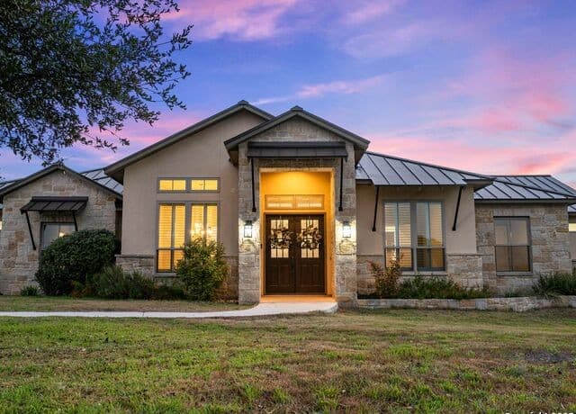 Home for sale at 757 County Road 262 in Mico, TX — photo 3