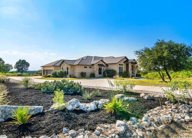 Home for sale at 757 County Road 262 in Mico, TX — photo 4