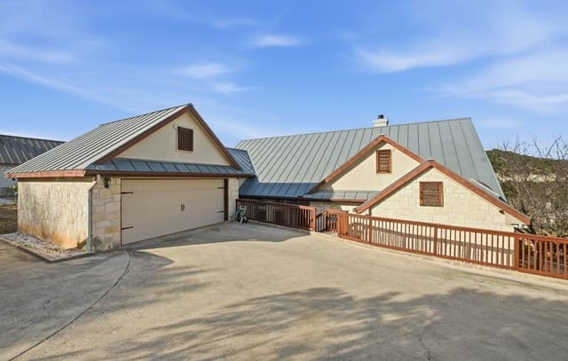 3-bedroom rental at 204 Tapatio Dr W in Boerne, TX — photo 3