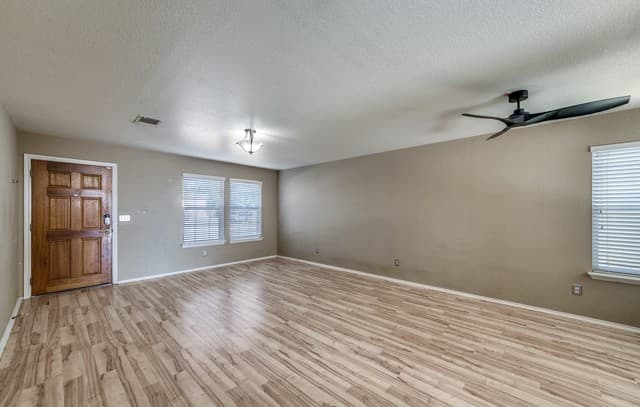 4-bedroom rental at 11138 Dublin Ldg in San Antonio, TX — photo 4