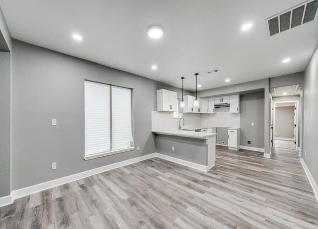 4-bedroom rental at 945 Potomac in San Antonio, TX — photo 4