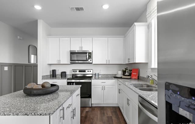4-bedroom rental at 446 White Heron Way in San Antonio, TX — photo 2