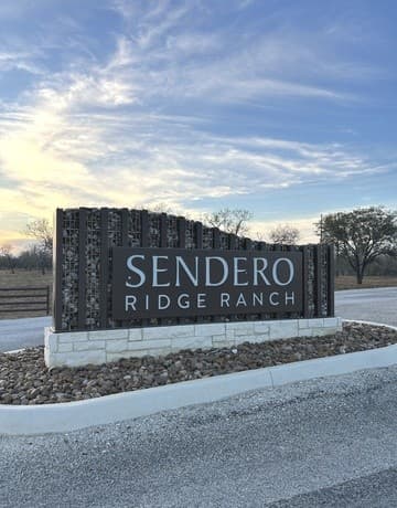 rental at 134 County Road 2644 in Moore, TX — photo 1