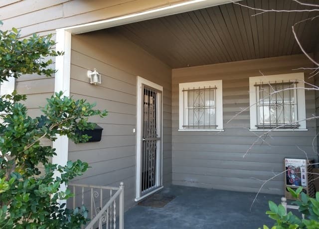 1-bedroom rental at 2238 N Interstate 35 in San Antonio, TX — photo 2