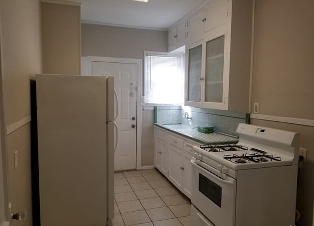 1-bedroom rental at 2238 N Interstate 35 in San Antonio, TX — photo 4