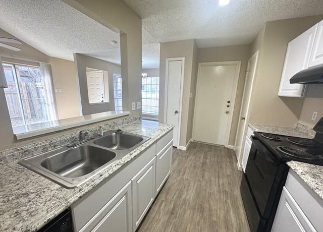 rental at 7018 Silver Canyon in San Antonio, TX — photo 3