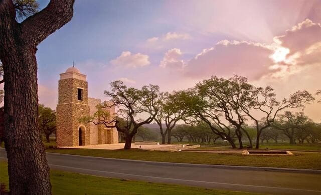 4-bedroom rental at 217 Dulce Vista in Boerne, TX — photo 2