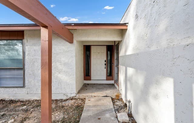 3-bedroom rental at 6007 Valley Forge in San Antonio, TX — photo 4