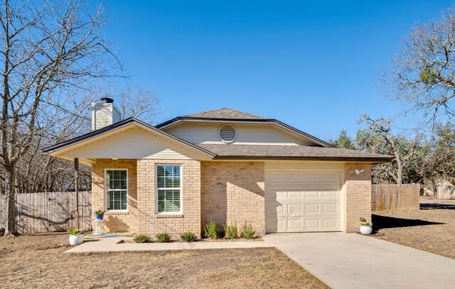 3-bedroom rental at 401 Deer Creek in Boerne, TX — photo 2