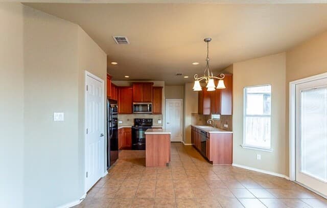3-bedroom rental at 5414 Eternal in San Antonio, TX — photo 4