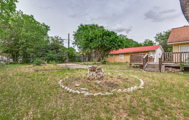 3-bedroom rental at 3311 W Commerce in San Antonio, TX — photo 5