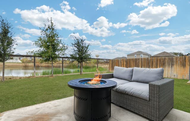 3-bedroom rental at 13225 Hagerd Loop in St Hedwig, TX — photo 2