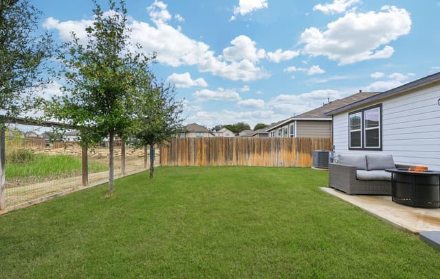 3-bedroom rental at 13225 Hagerd Loop in St Hedwig, TX — photo 4
