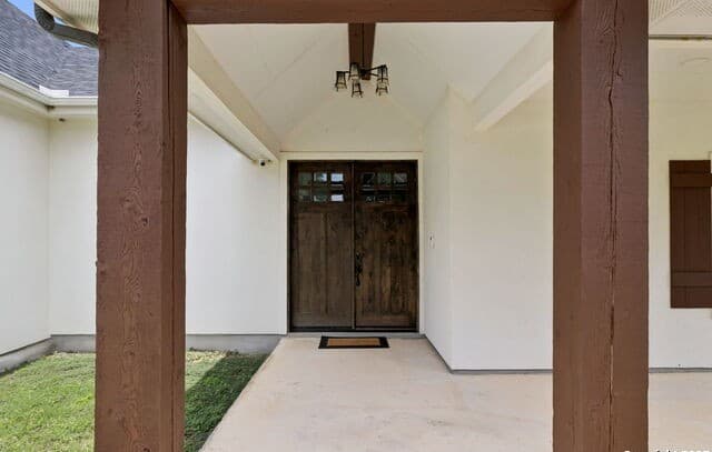 4-bedroom rental at 177 E Short Meadow Dr in Lytle, TX — photo 5