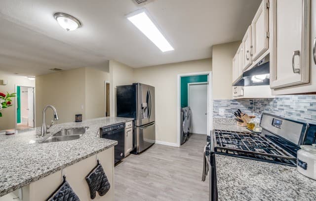 3-bedroom rental at 5931 Autumn in San Antonio, TX — photo 3
