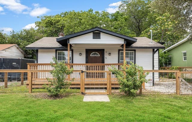 3-bedroom rental at 315 Saint James in San Antonio, TX — photo 1