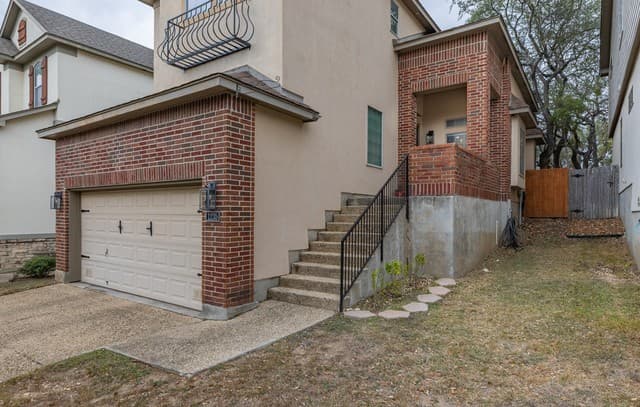 2-bedroom rental at 1235 Nicholas Manor in San Antonio, TX — photo 2