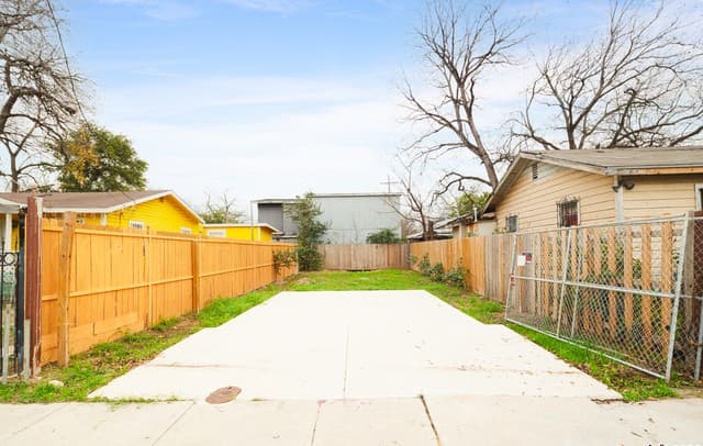rental at 202 Henry in San Antonio, TX — photo 1