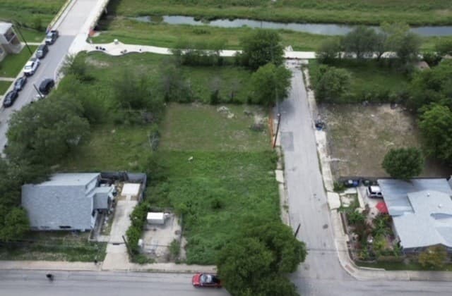 rental at 204 Henry in San Antonio, TX — photo 2