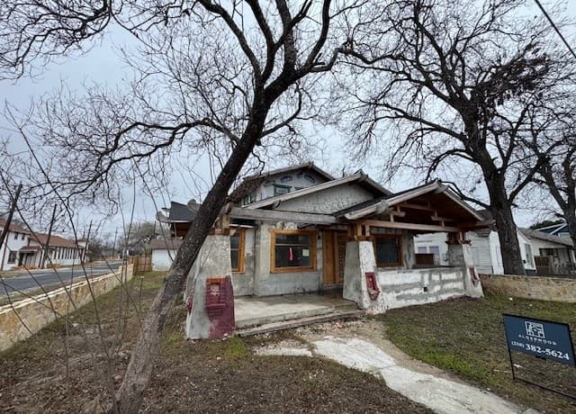 3-bedroom rental at 834 Iowa in San Antonio, TX — photo 2