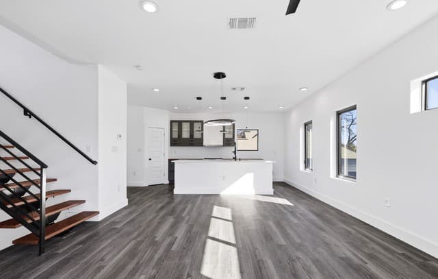 3-bedroom rental at 1512 Wyoming Unit A in San Antonio, TX — photo 3