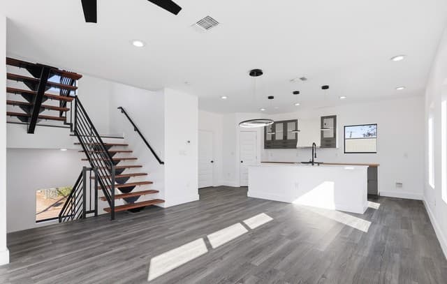 3-bedroom rental at 1512 Wyoming Unit A in San Antonio, TX — photo 4