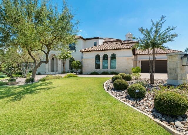 5-bedroom rental at 23 Grand Terrace in San Antonio, TX — photo 4