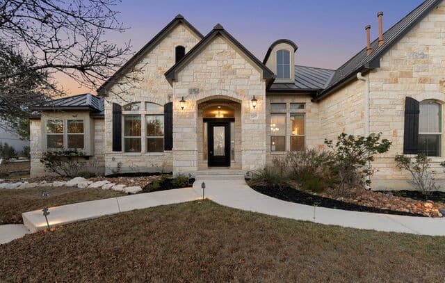 4-bedroom rental at 9703 Ivory Canyon in San Antonio, TX — photo 2