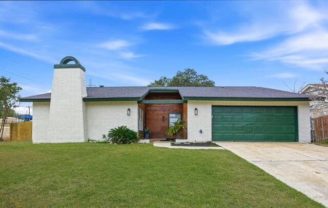 3-bedroom rental at 13403 Centerbrook in Universal City, TX — photo 1