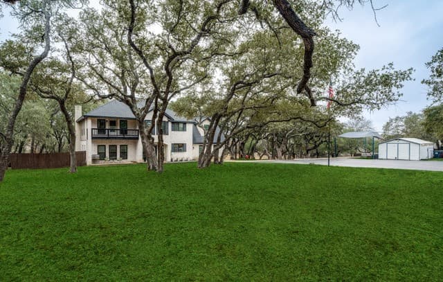 4-bedroom rental at 322 Dublin in Floresville, TX — photo 1