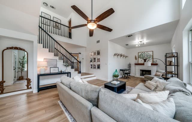 4-bedroom rental at 322 Dublin in Floresville, TX — photo 5