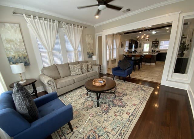 Home for sale at 231 E Carolina St in San Antonio, TX — photo 3