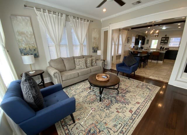 Home for sale at 231 E Carolina St in San Antonio, TX — photo 4
