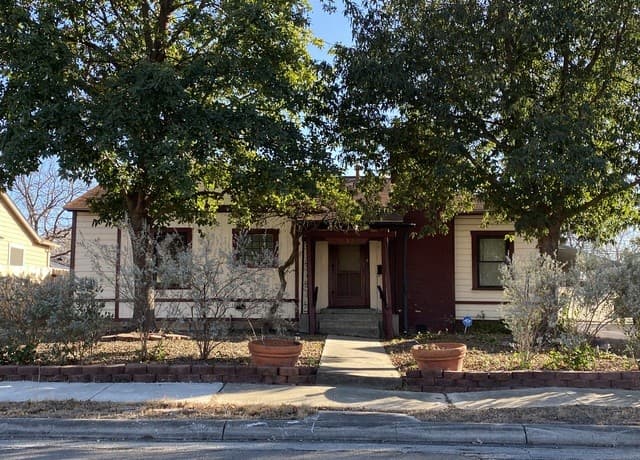 3-bedroom rental at 532 Westwood in San Antonio, TX — photo 1