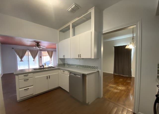 3-bedroom rental at 532 Westwood in San Antonio, TX — photo 4