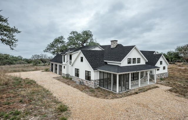 3-bedroom rental at 801 Grand Oaks in Hondo, TX — photo 1