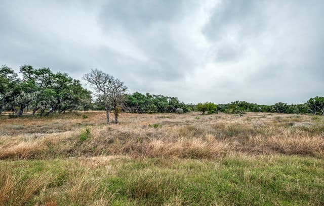 3-bedroom rental at 801 Grand Oaks in Hondo, TX — photo 5