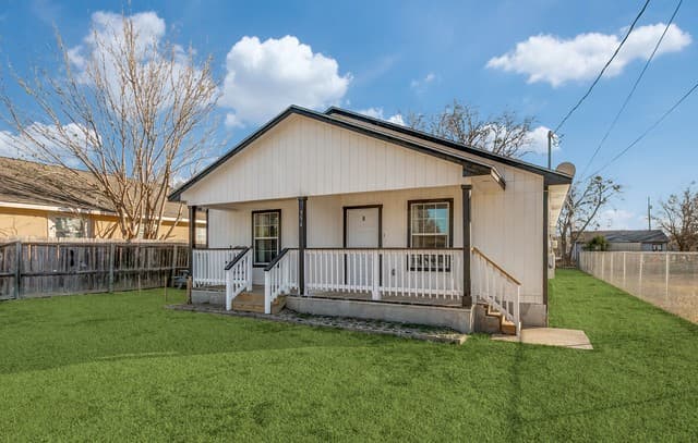 rental at 354 Ike in San Antonio, TX — photo 2
