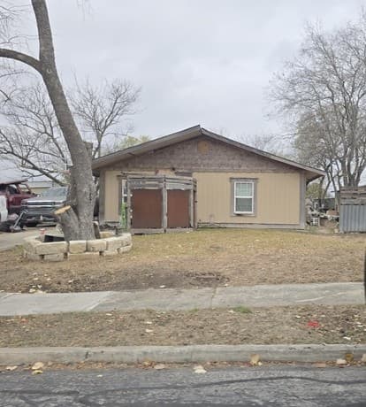 3-bedroom rental at 8811 Dale Vly Dr in San Antonio, TX — photo 1