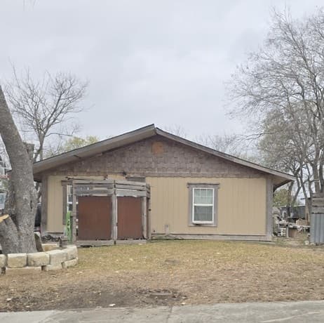 3-bedroom rental at 8811 Dale Vly Dr in San Antonio, TX — photo 3